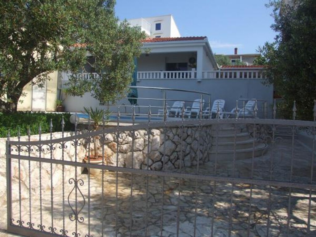 Image 3811931 - 26