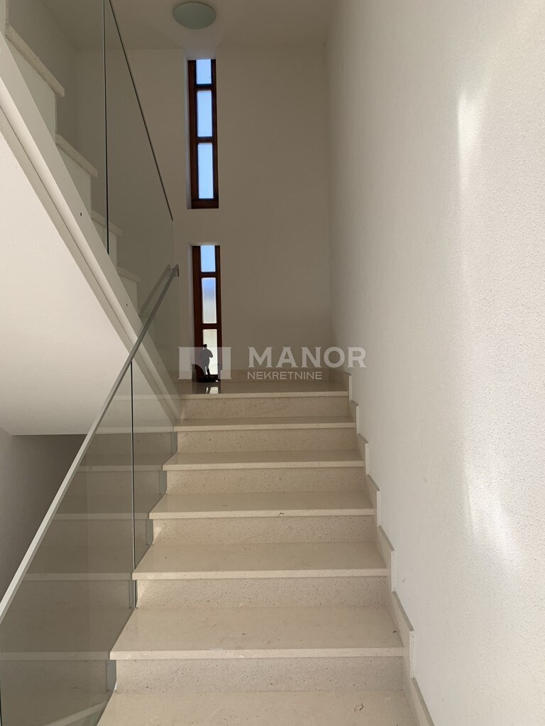 Image 10