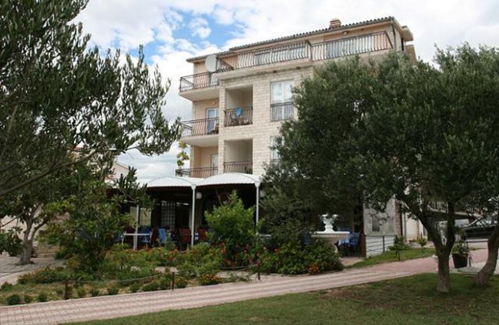 Image 3813747 - 4