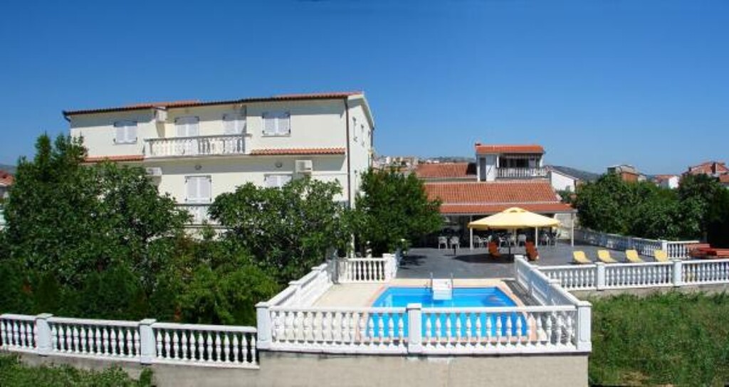 Image 3810931 - 1