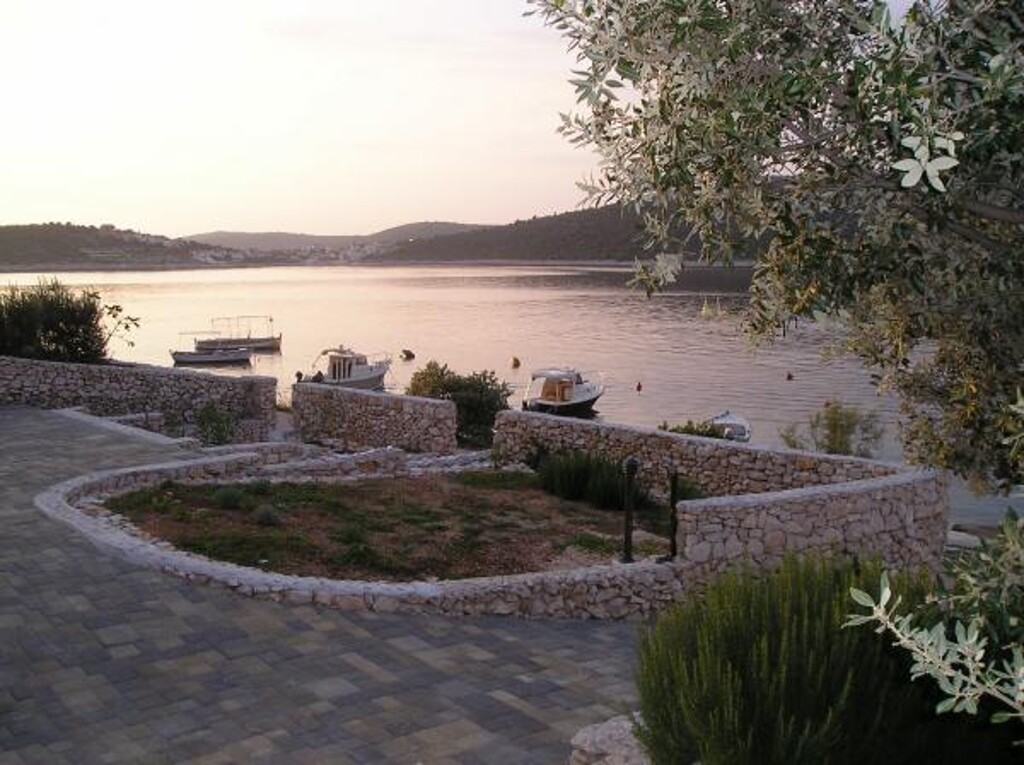 Image 3812559 - 11