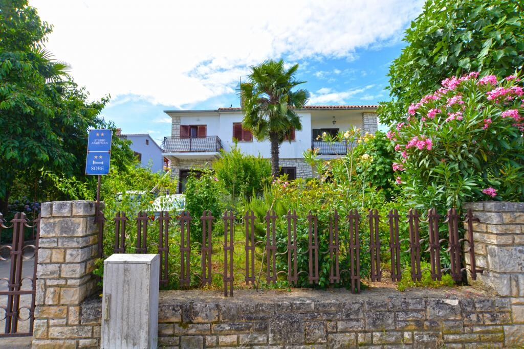 Image 3811804 - 3