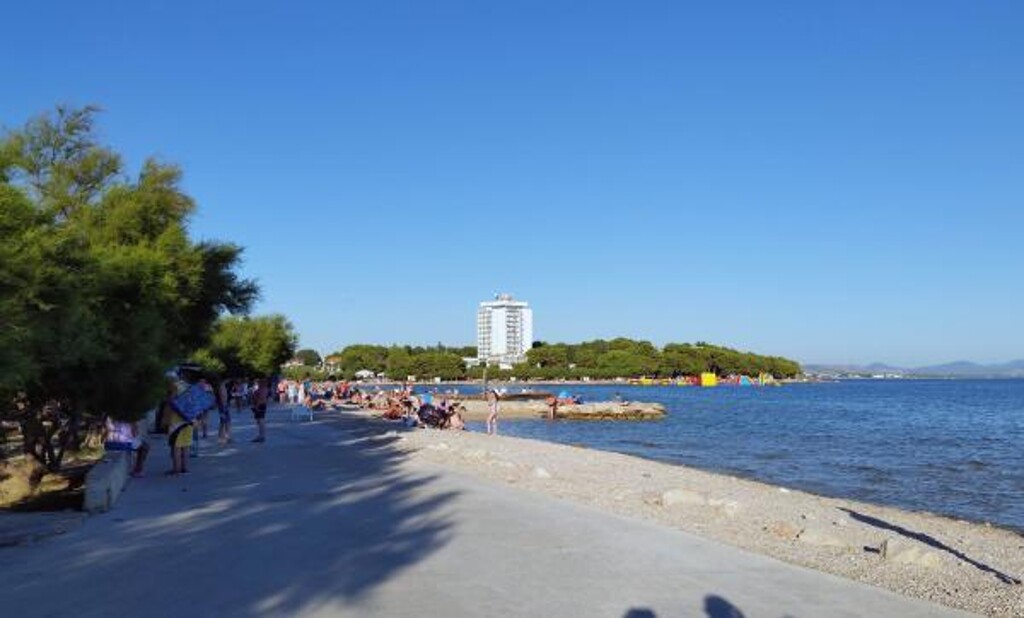 Image 3813909 - 6