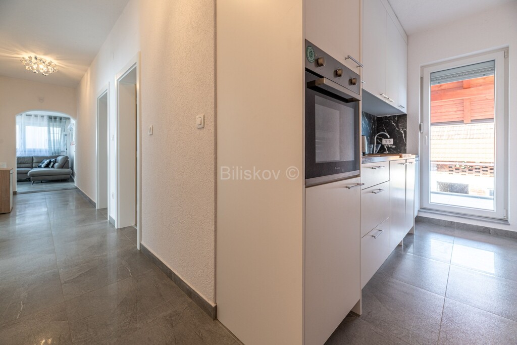 Image 6085402 - 9