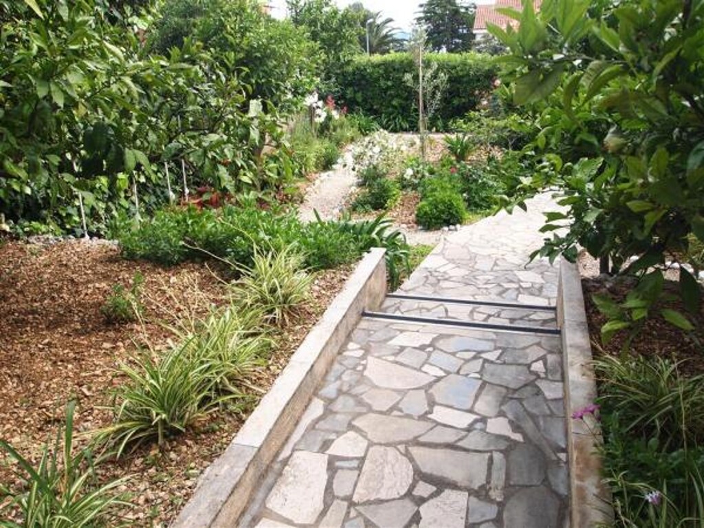 Image 3811984 - 6