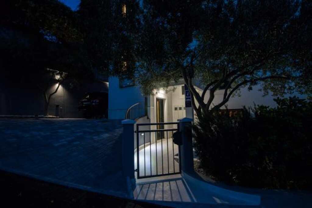 Image 3811290 - 9