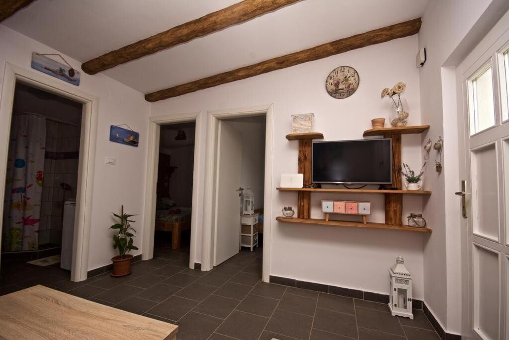 Image 3838430 - 8