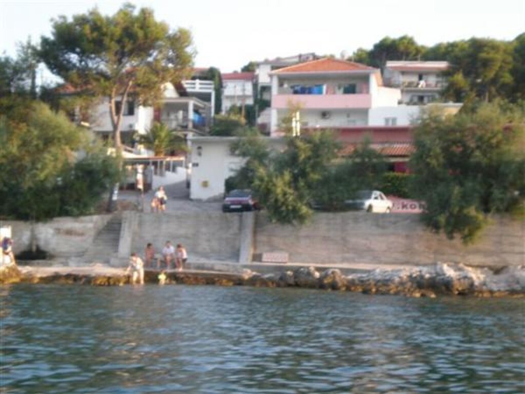 Image 3811085 - 8