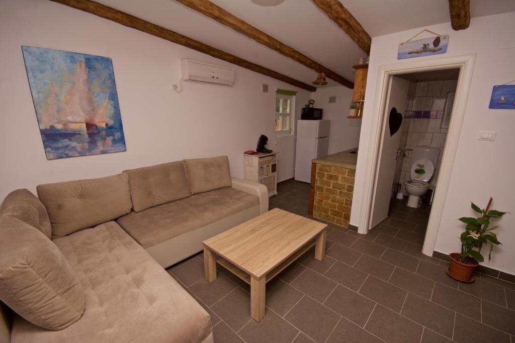 Image 3838430 - 4