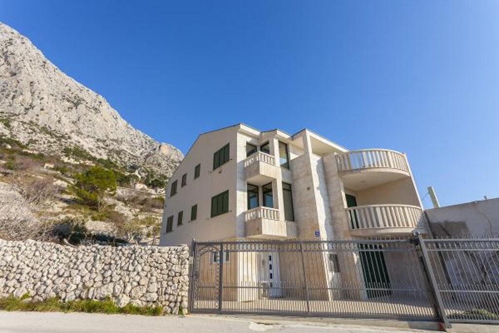 Image 3838490 - 5