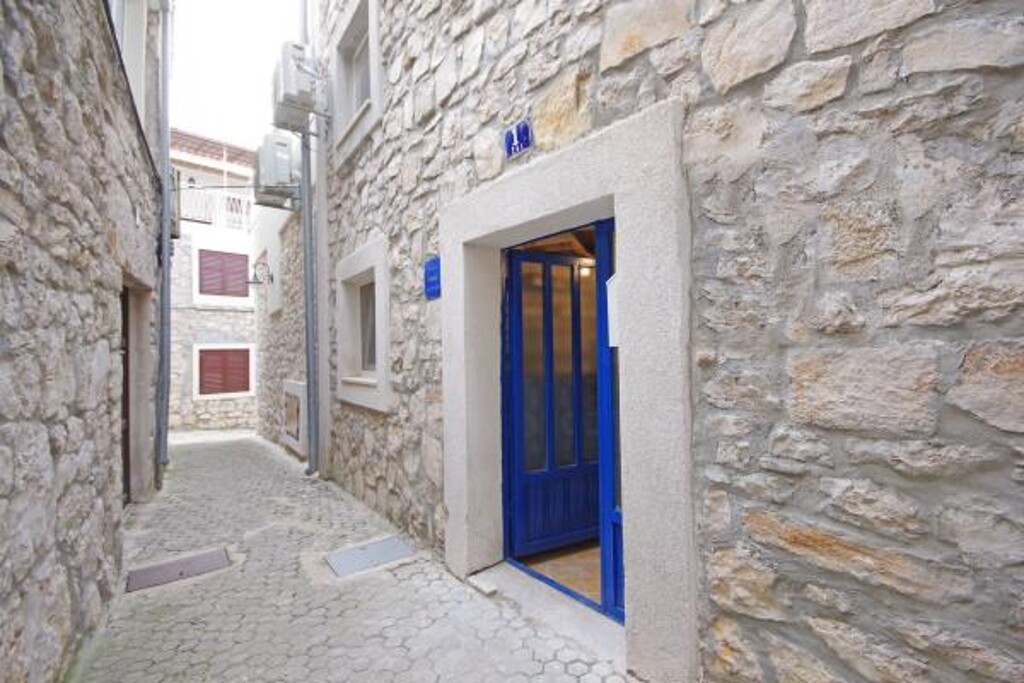 Image 3815192 - 7