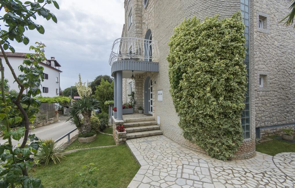 Image 3813282 - 7