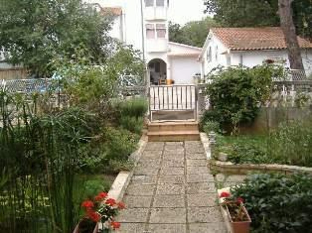 Image 3812605 - 5