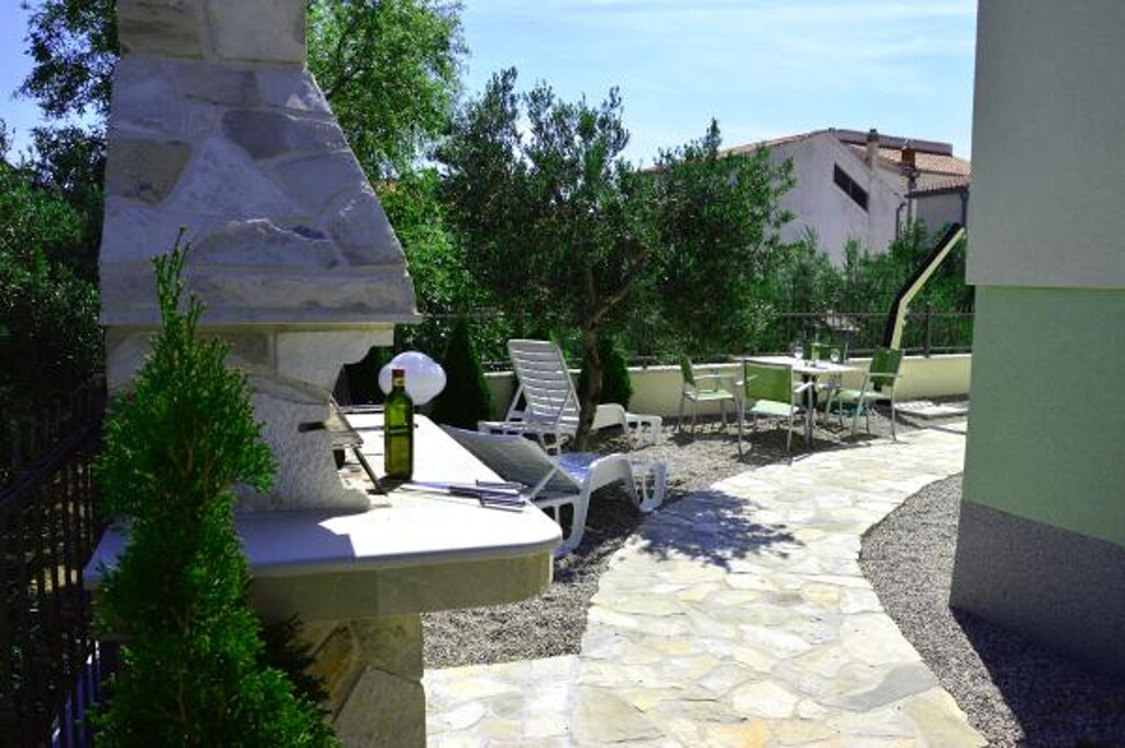 Image 3838624 - 7