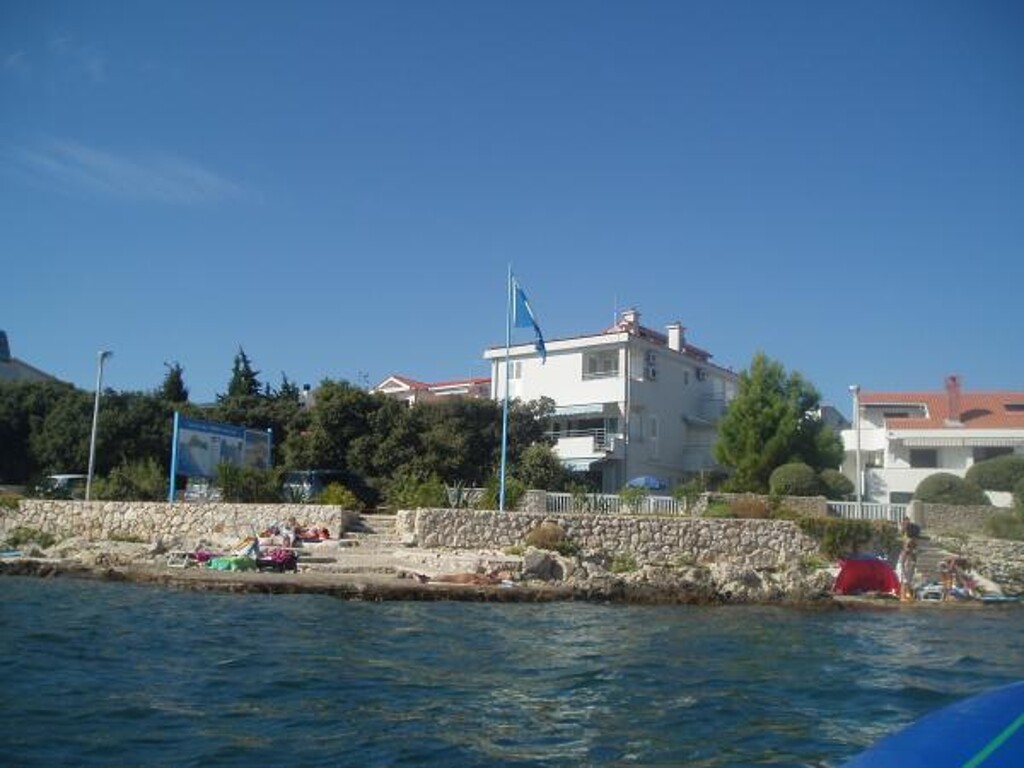 Image 3838798 - 1