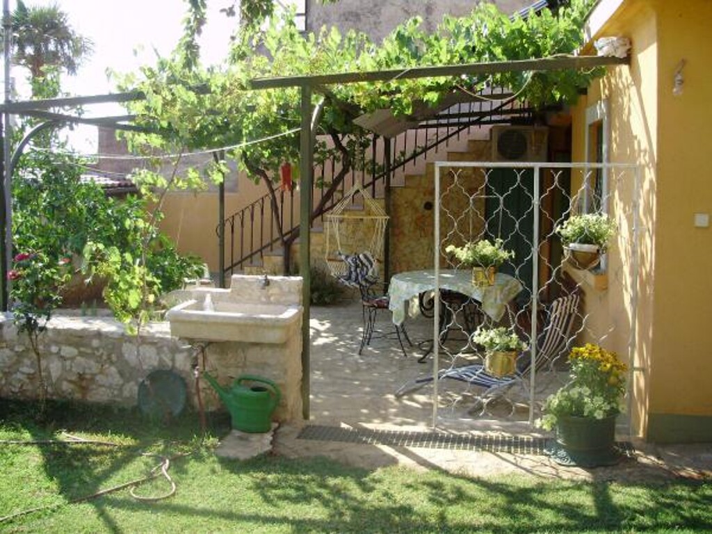 Image 3810975 - 8