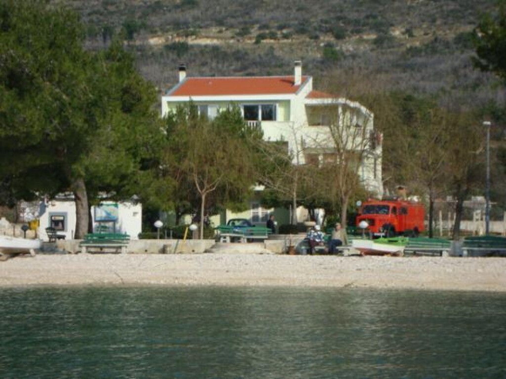 Image 3810822 - 1