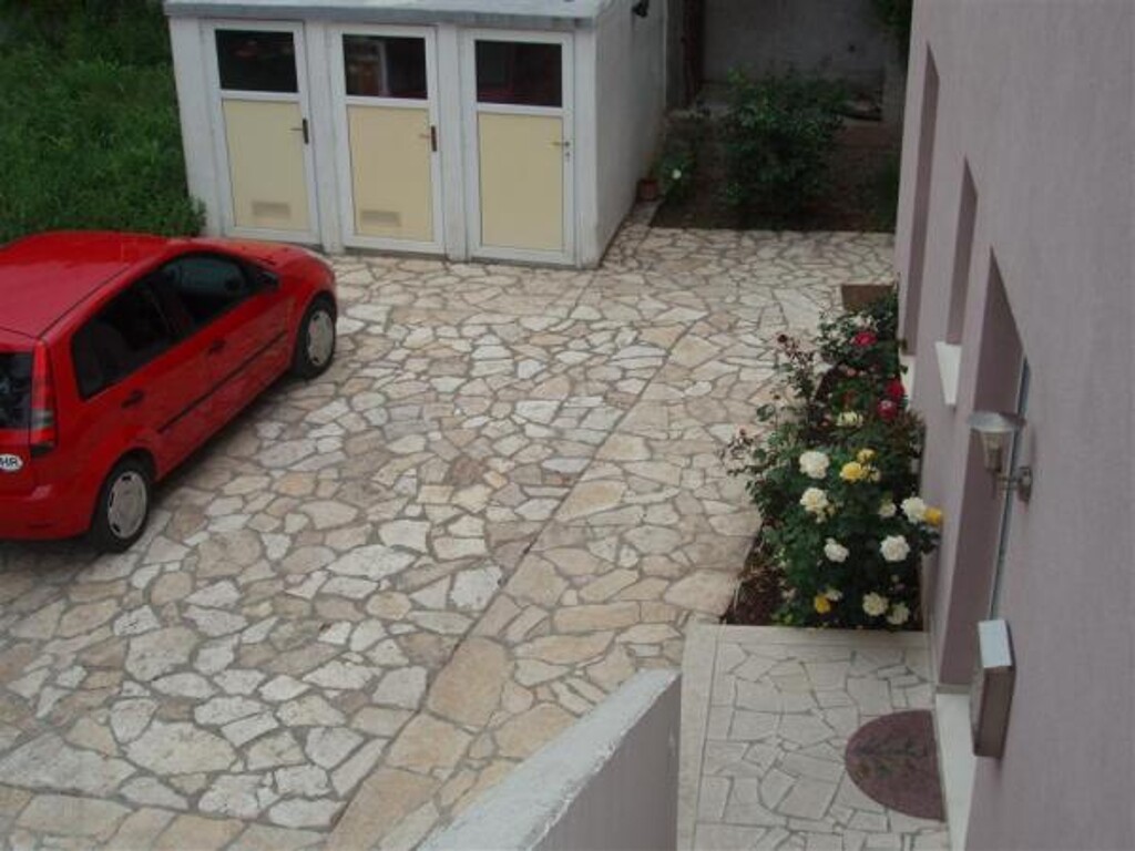 Image 3810845 - 7
