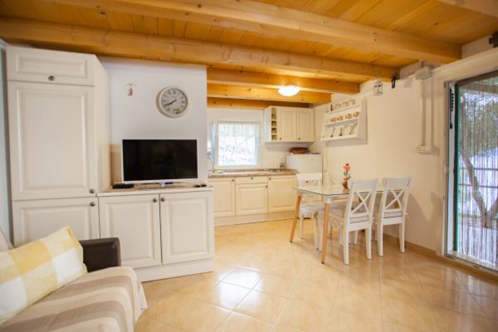Image 3823625 - 8