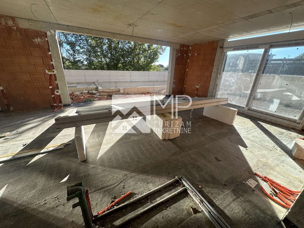 Image 6185943 - 15