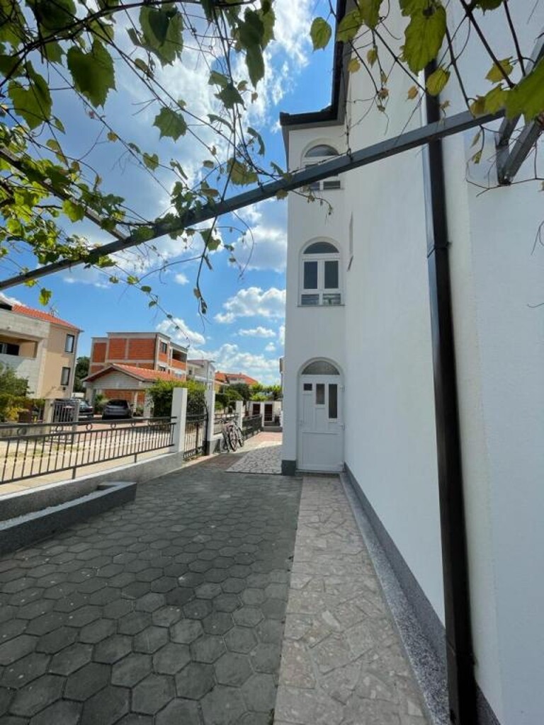 Image 3810536 - 17