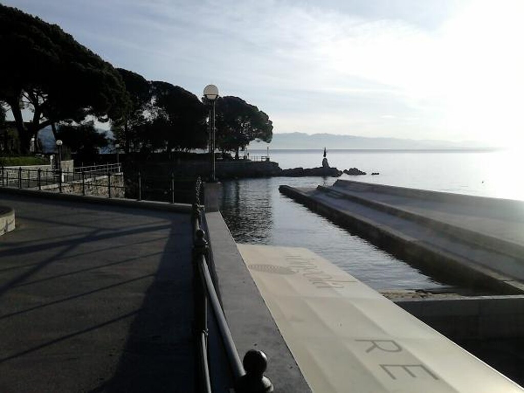 Image 3811460 - 33