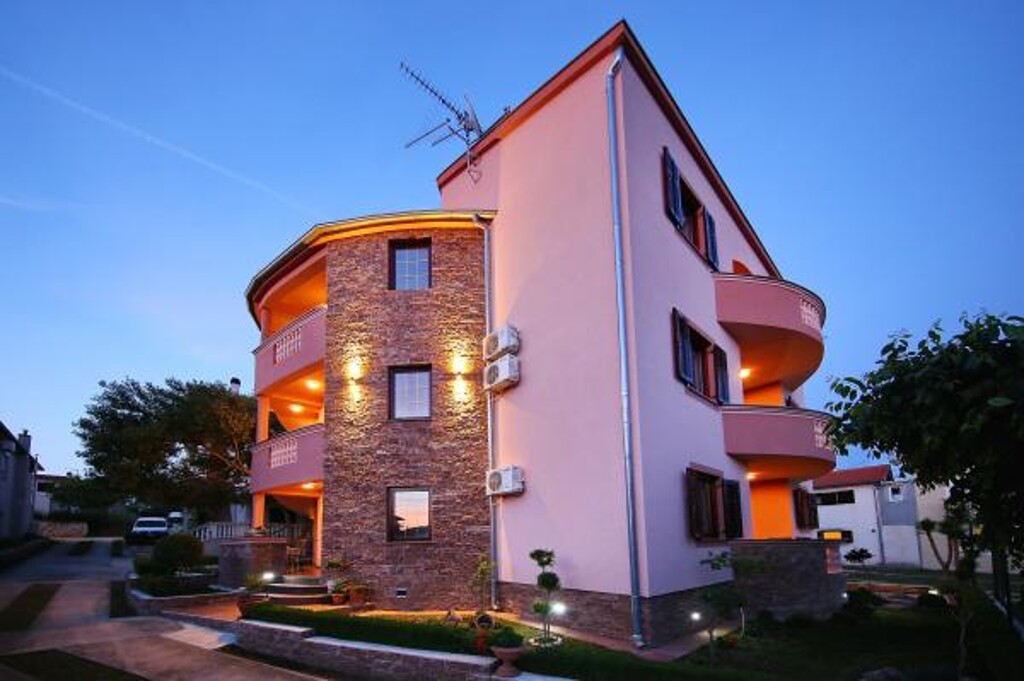 Image 3810898 - 2