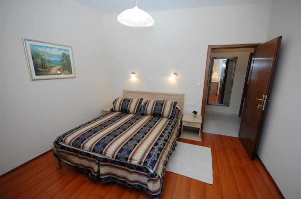 Image 3838625 - 17