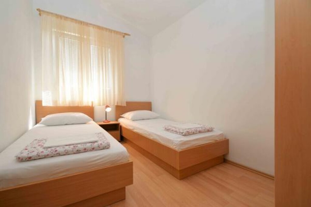 Image 3813025 - 9