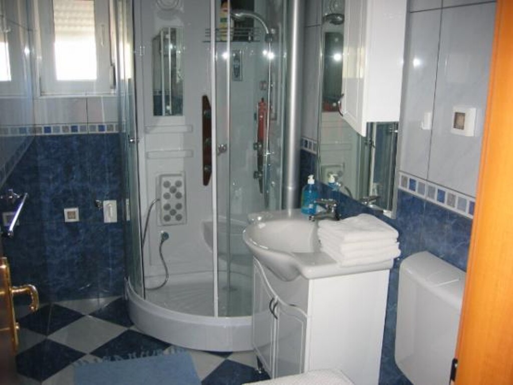 Image 3811576 - 7