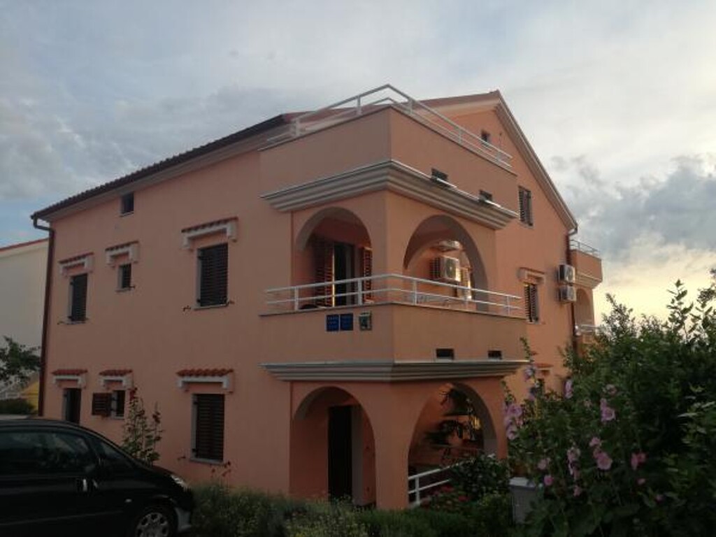 Image 3813737 - 7