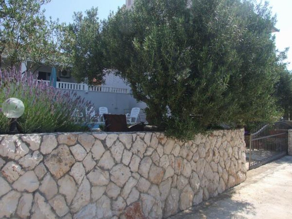 Image 3811931 - 28