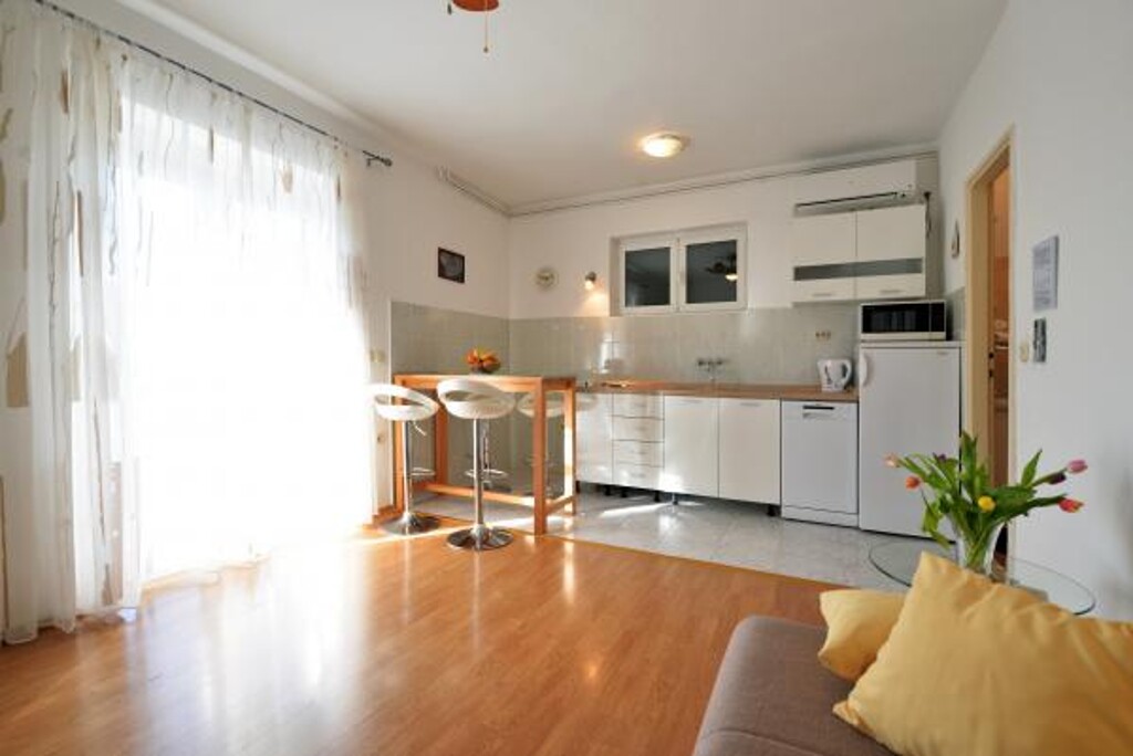 Image 3811963 - 32