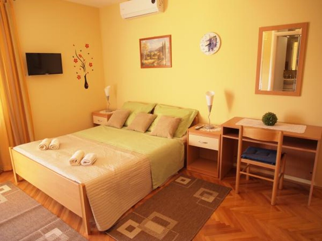 Image 3811705 - 7