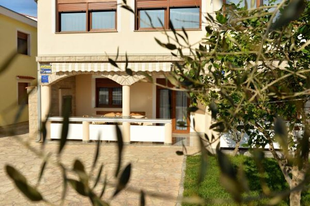 Image 3813084 - 1