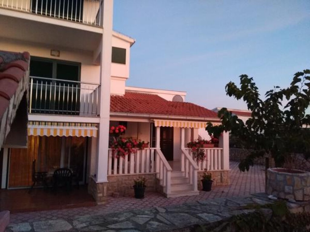 Image 3814703 - 5