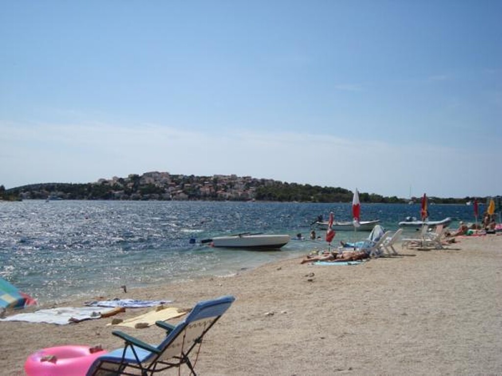 Image 3812115 - 9