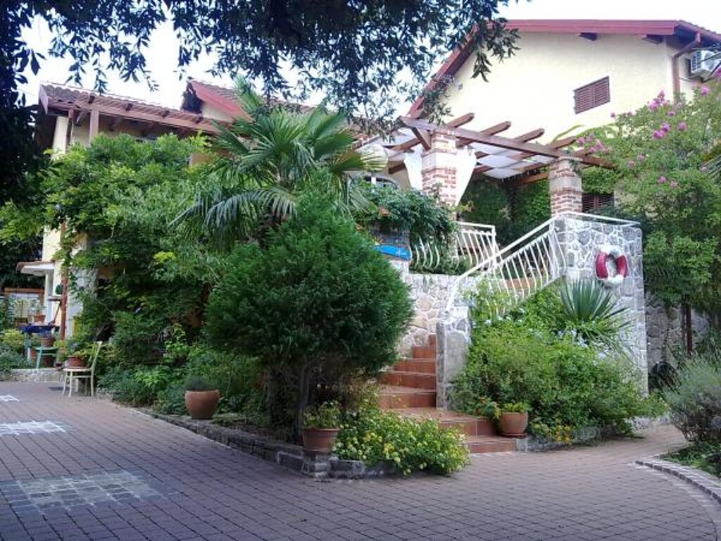 Image 3810665 - 26