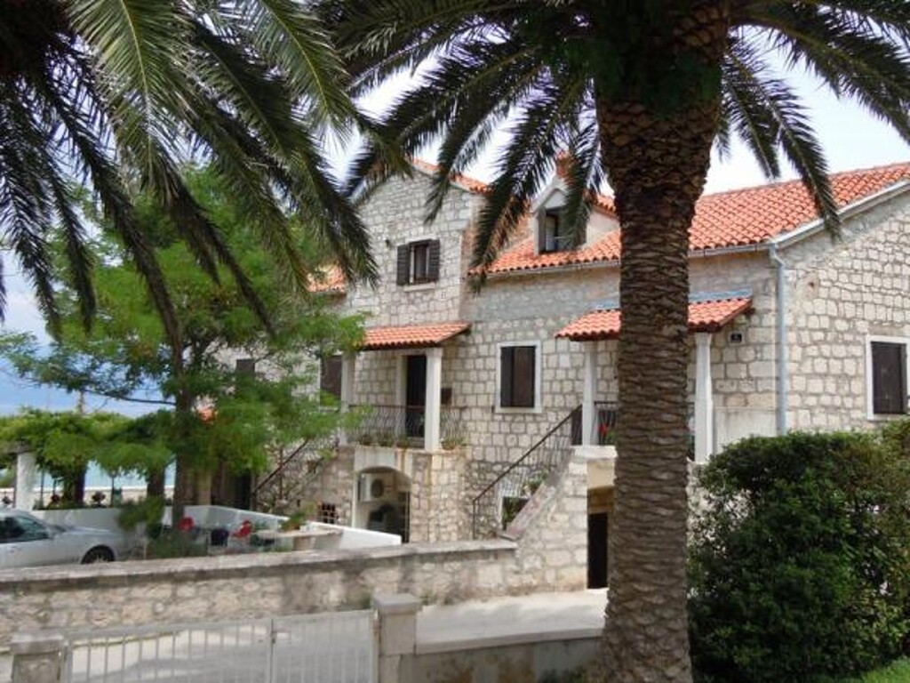 Image 3810695 - 4