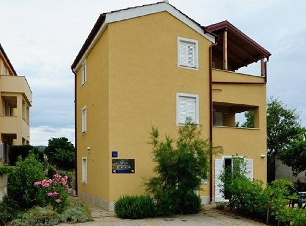 Image 3813475 - 1