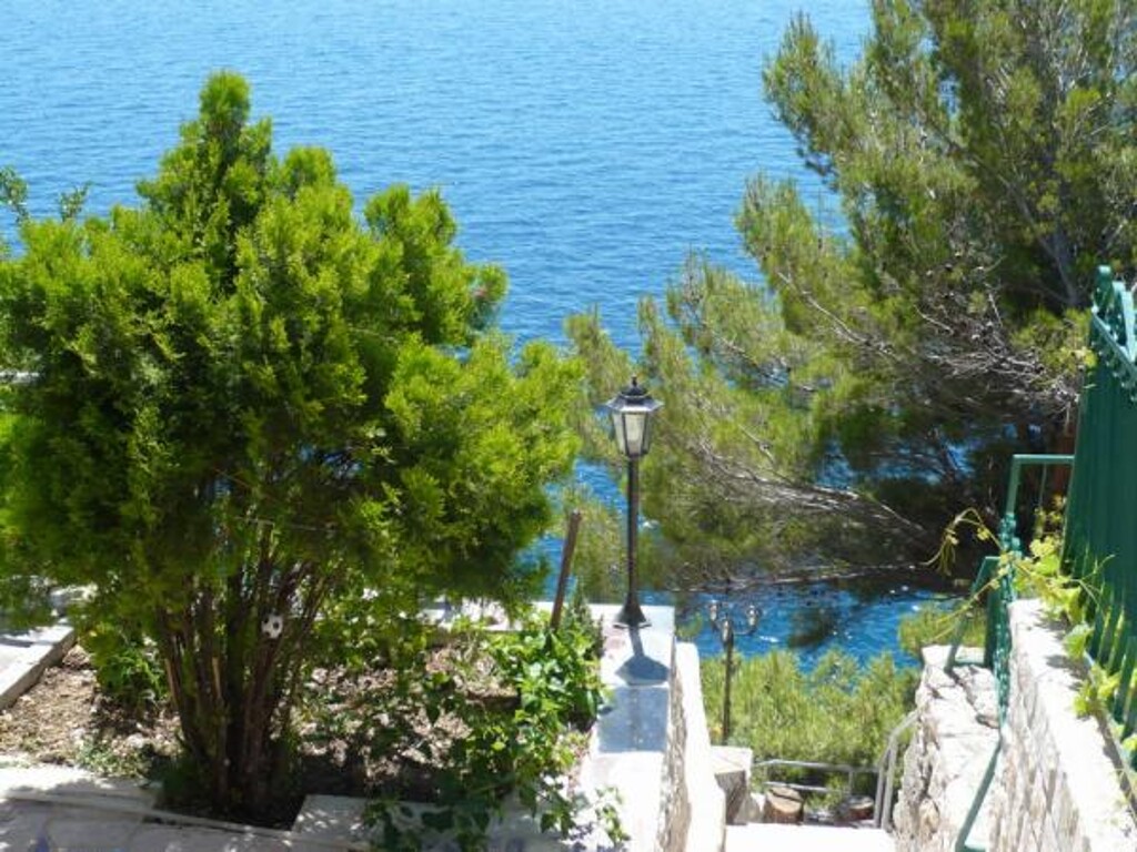 Image 3812912 - 5