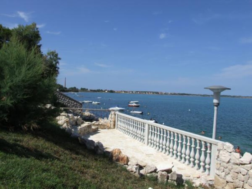 Image 3811360 - 4