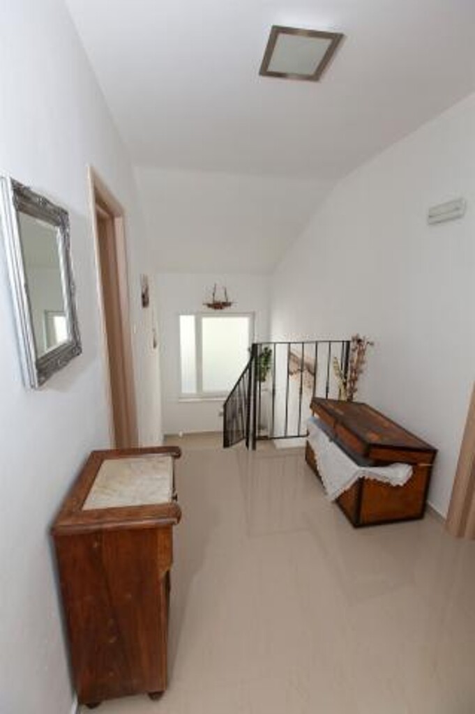 Image 3838985 - 7
