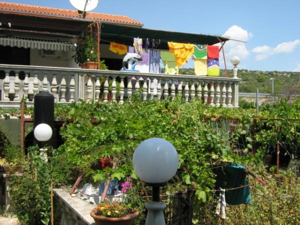 Image 3811872 - 10