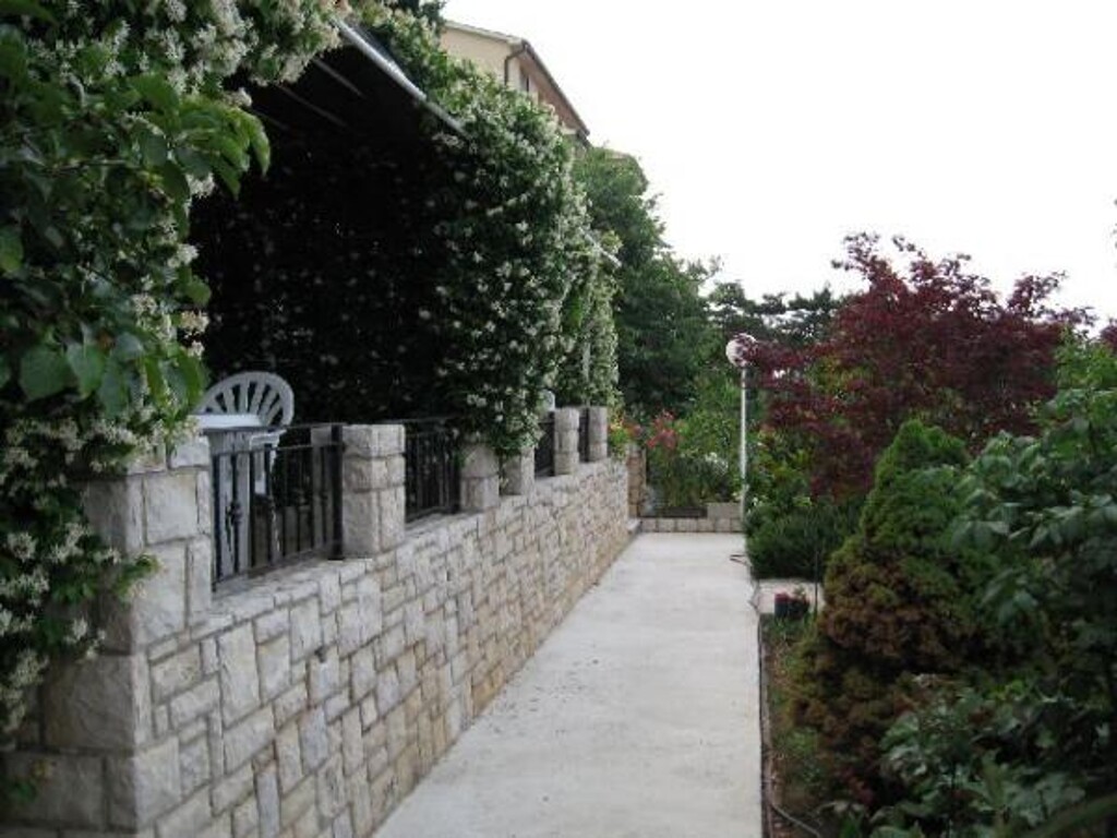 Image 3838544 - 6