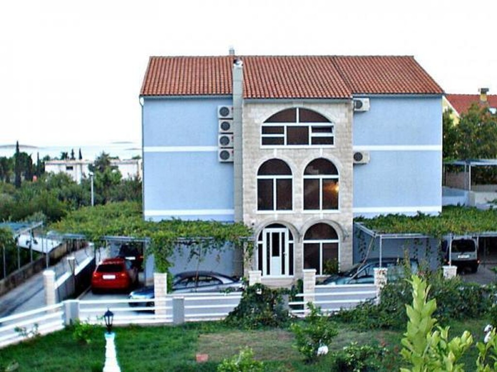 Image 3831979 - 3
