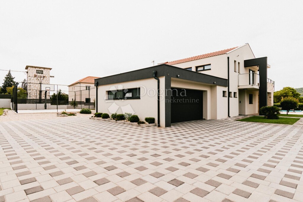 Image 12