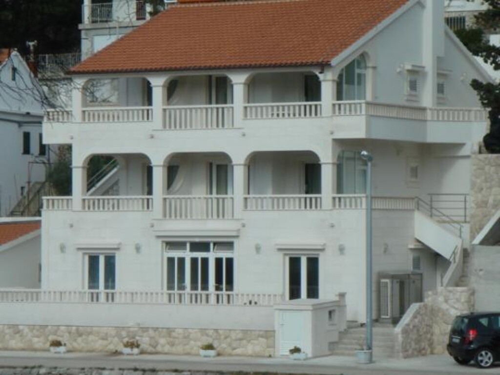 Image 3813730 - 1