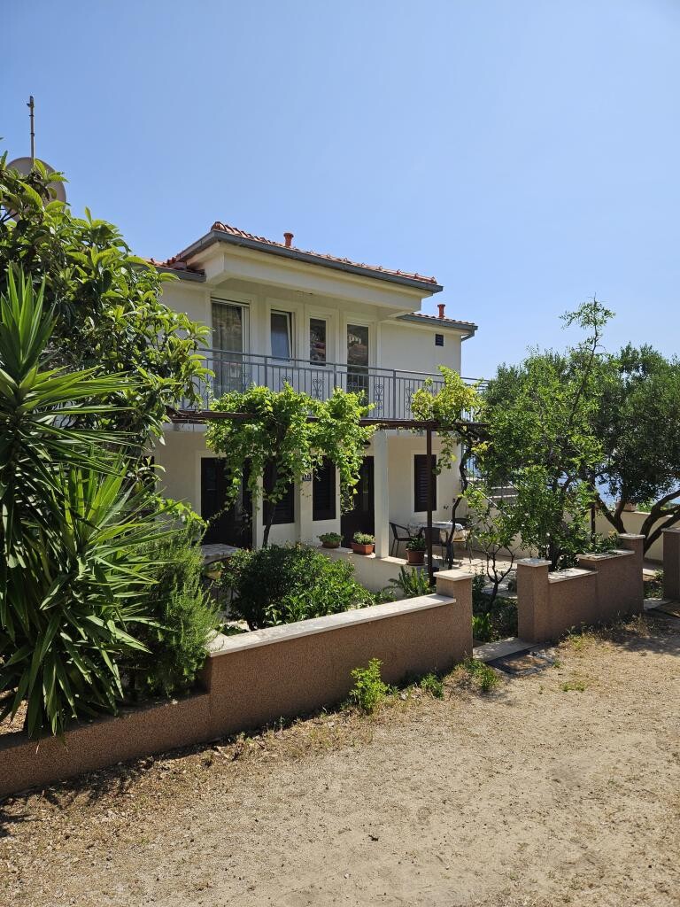Image 3838872 - 1
