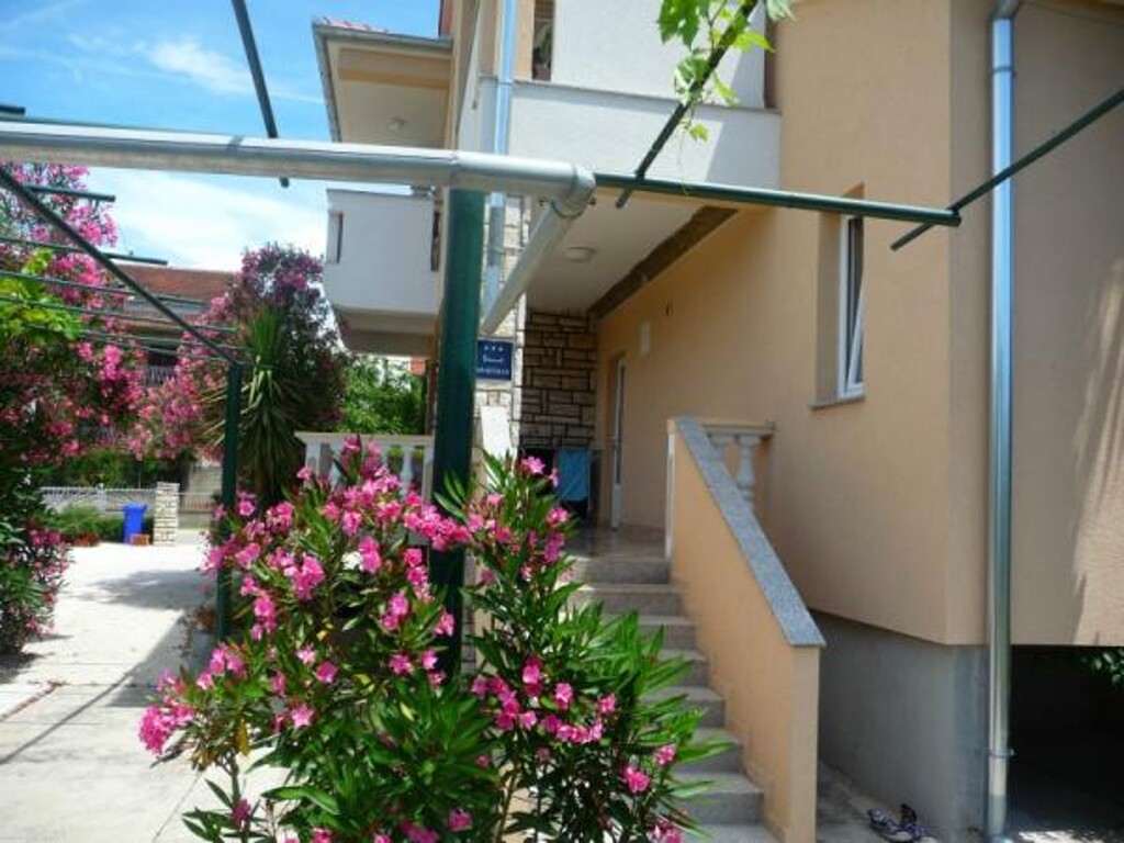 Image 3810757 - 6